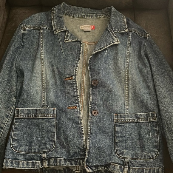 Jean jacket - Picture 1 of 3